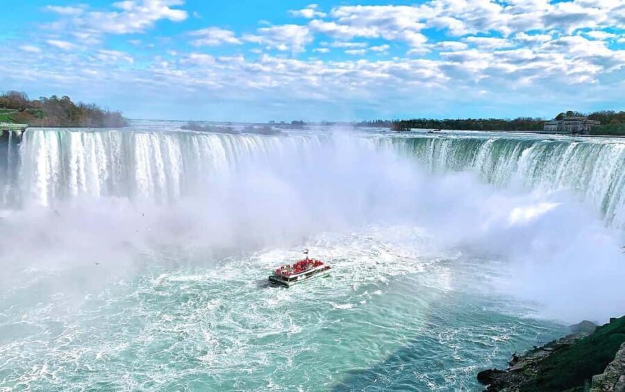 4 hr Summer Fun Tour - Niagara Falls Canada - Horseshoe Falls boat time with priority entrance