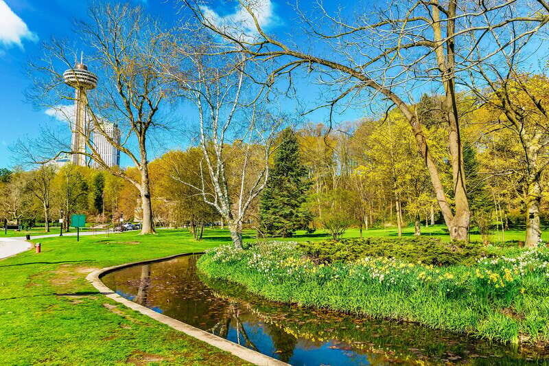From Toronto: Customizable Guided Day Trip to Niagara Falls - Niagara Falls and Niagara-on-the-Lake in One Day, Without the Headache