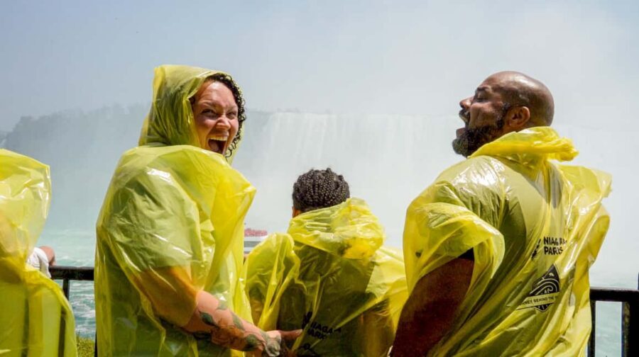 Niagara Falls: Feel the Mist Walking Tour - Key things that make this tour worth your time